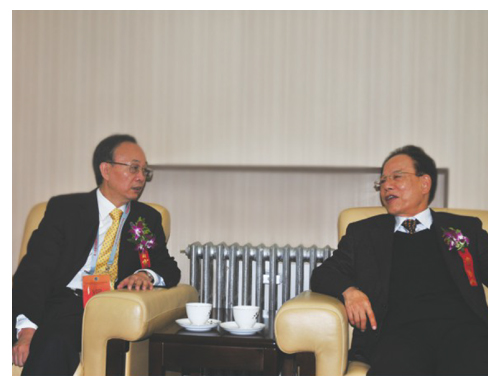 原煤炭工業(yè)部部長王森浩與石華輝董事長親切會(huì)談！